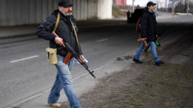 18,000 Kyiv residents receive guns as Russia approaches