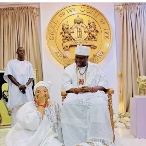 "Her Aim Is To Become One Of His Wives", Reactions As Nollywood Actress, Nkechi Blessing Sunday Visits The Ooni Of Ife At His Palace.