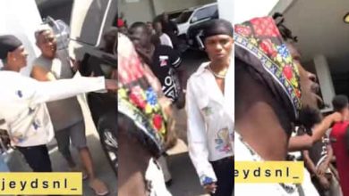 “One love, Don’t sing for me, sing for them” – Moment Wizkid turned down upcoming artist pleading for assistance - [Video]