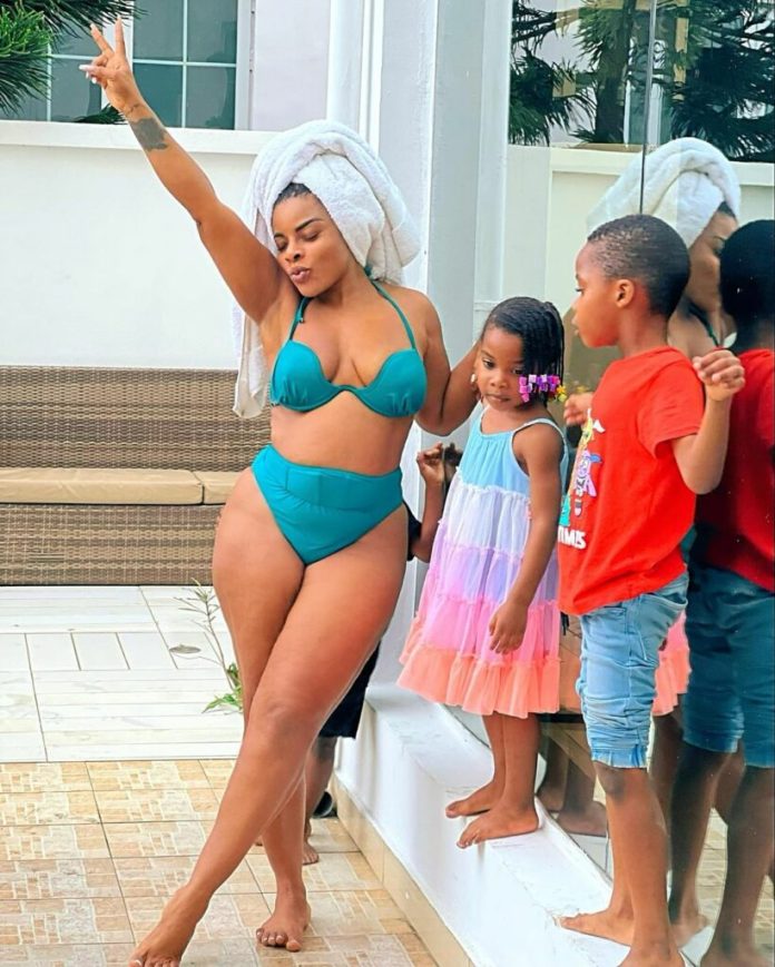 “See how your son is looking at you” – Laura Ikeji drags by fans as she poses in bikini in front of kids