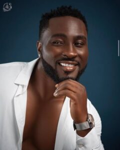 Reality tv star, Pere Egbi has got netizens talking after he revealed most of his colleagues are living fake lives. Fans of Mercy Eke believes he is trolling her.